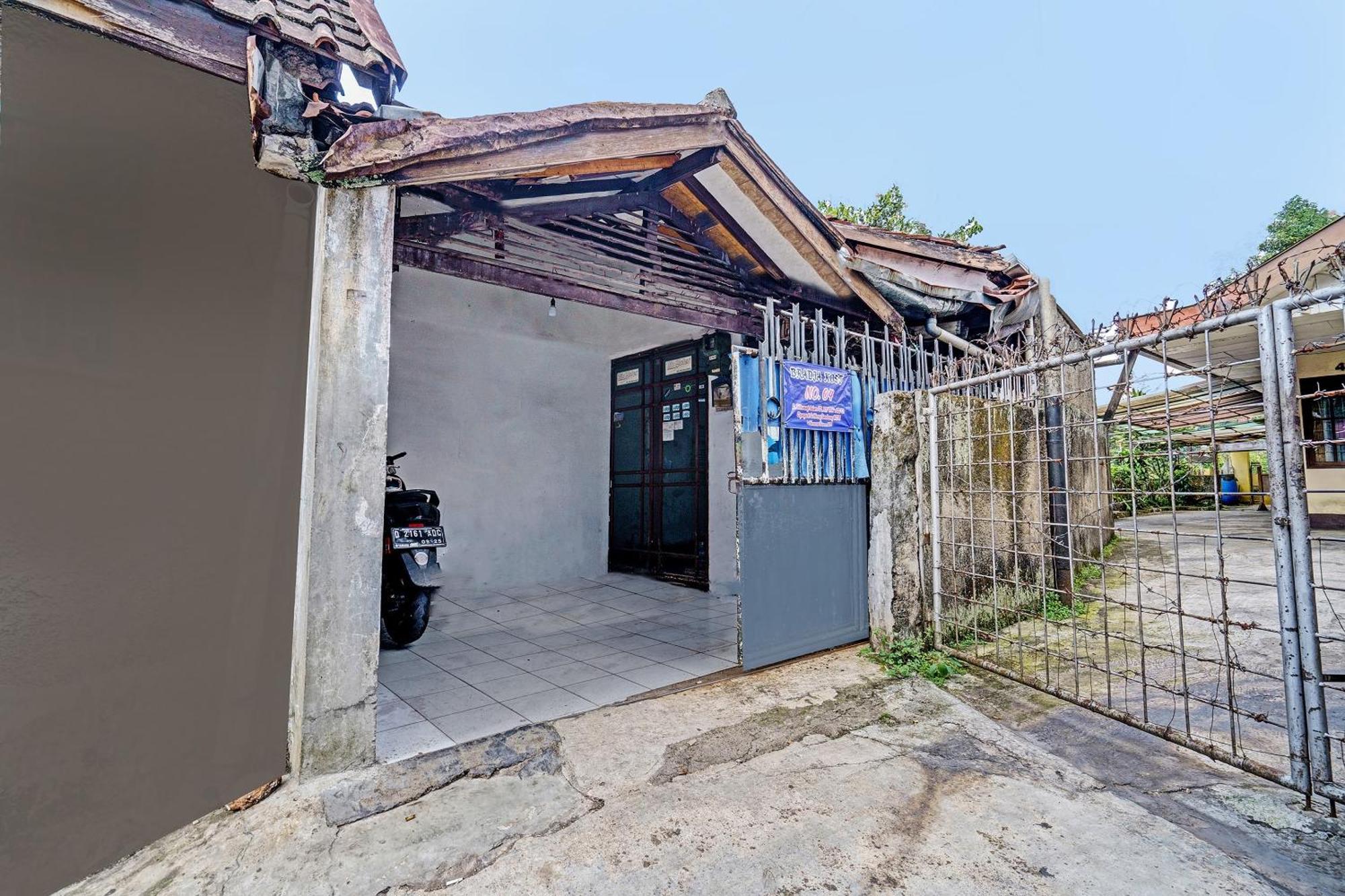Oyo Life 92709 Kost Teras Cikapundung Syariah Bandung Exterior foto