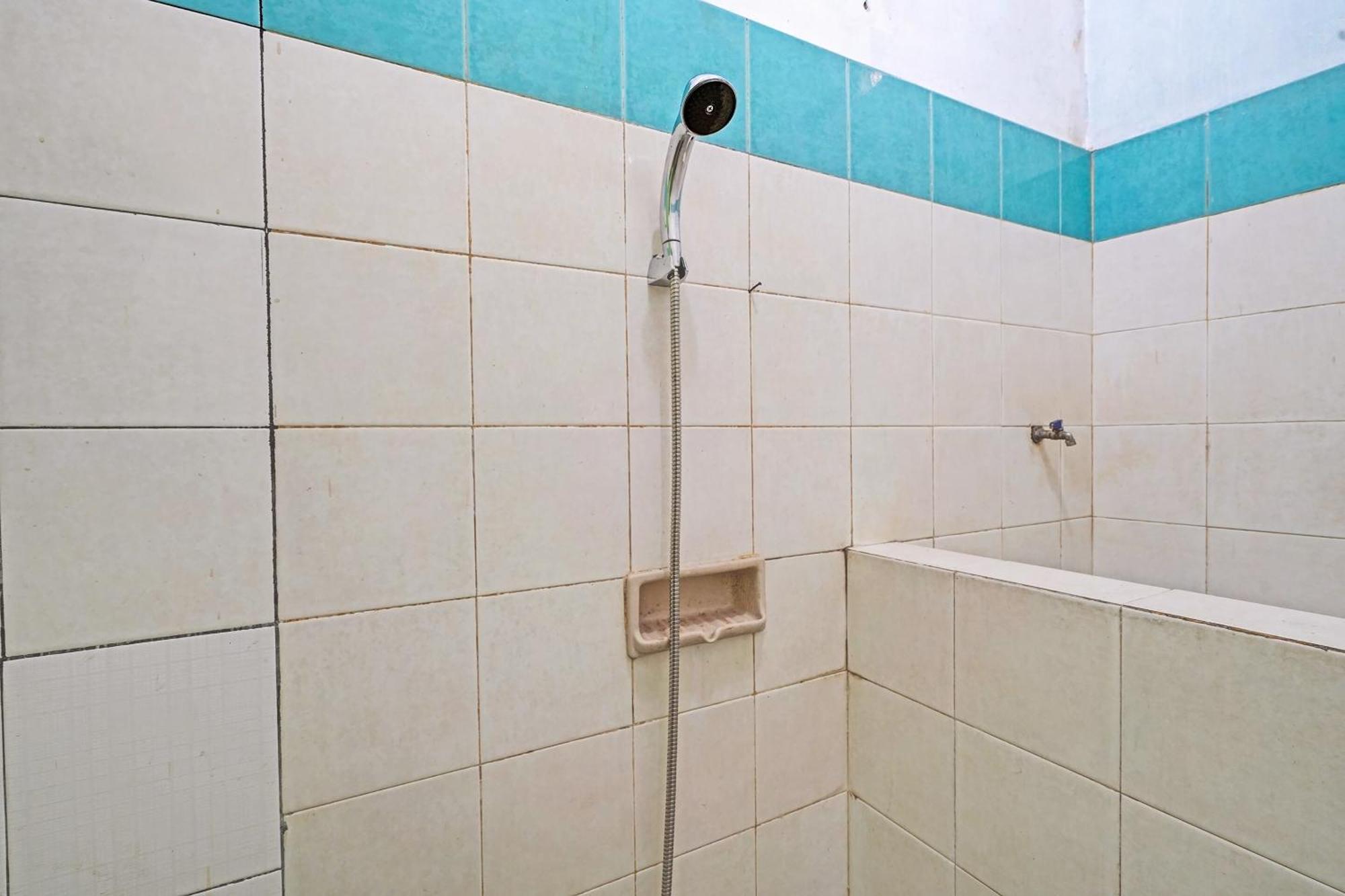 Oyo Life 92709 Kost Teras Cikapundung Syariah Bandung Exterior foto